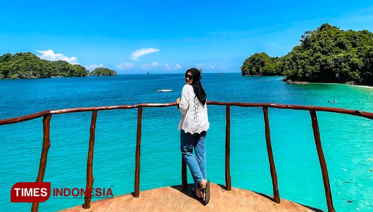 Admire the Beauty of Tiga Warna Beach Malang