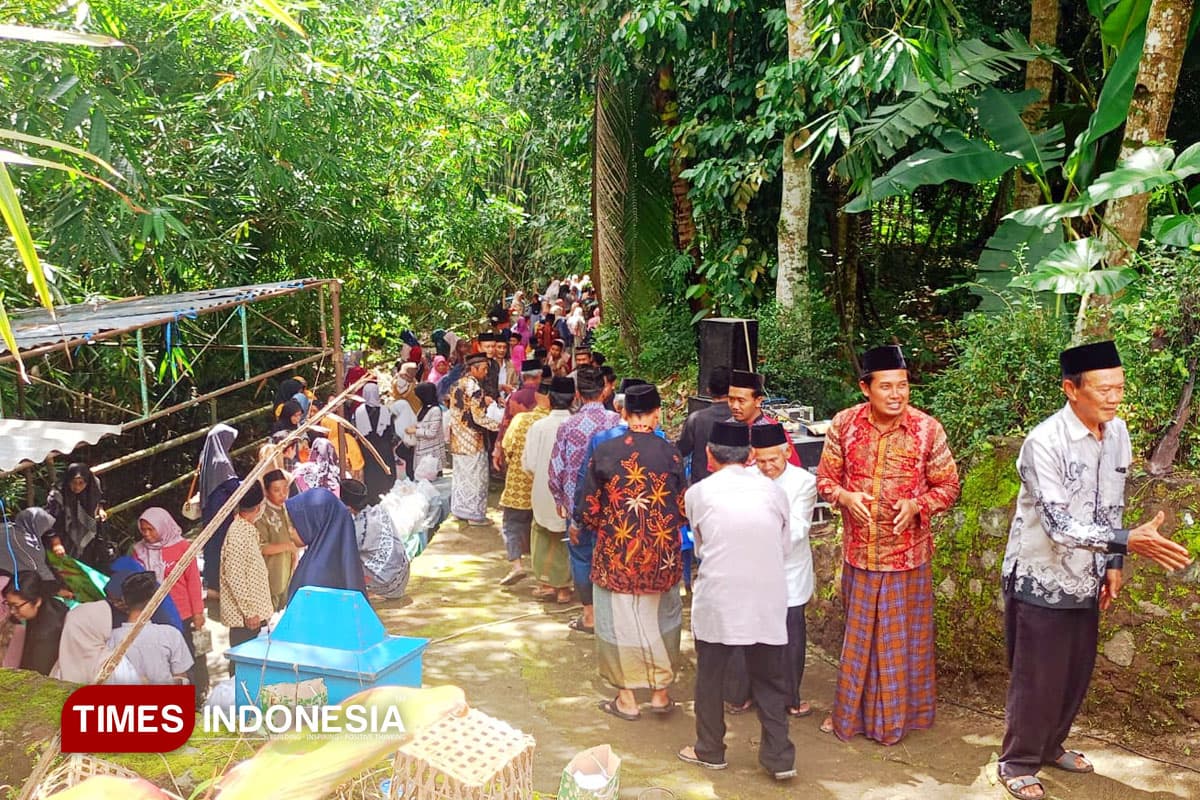 Basuh Rindu di Pusara, Melihat Tradisi Nyadran Karangampel Magelang Jelang Ramadan