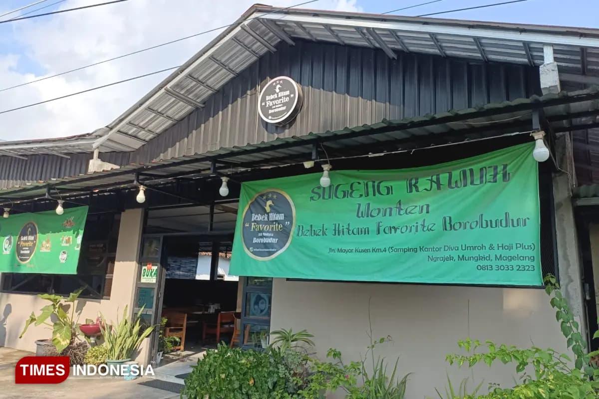 Bebek Hitam Favorit Borobudur, Racikan Otentik yang Memikat Lidah Ustaz hingga Turis Polandia